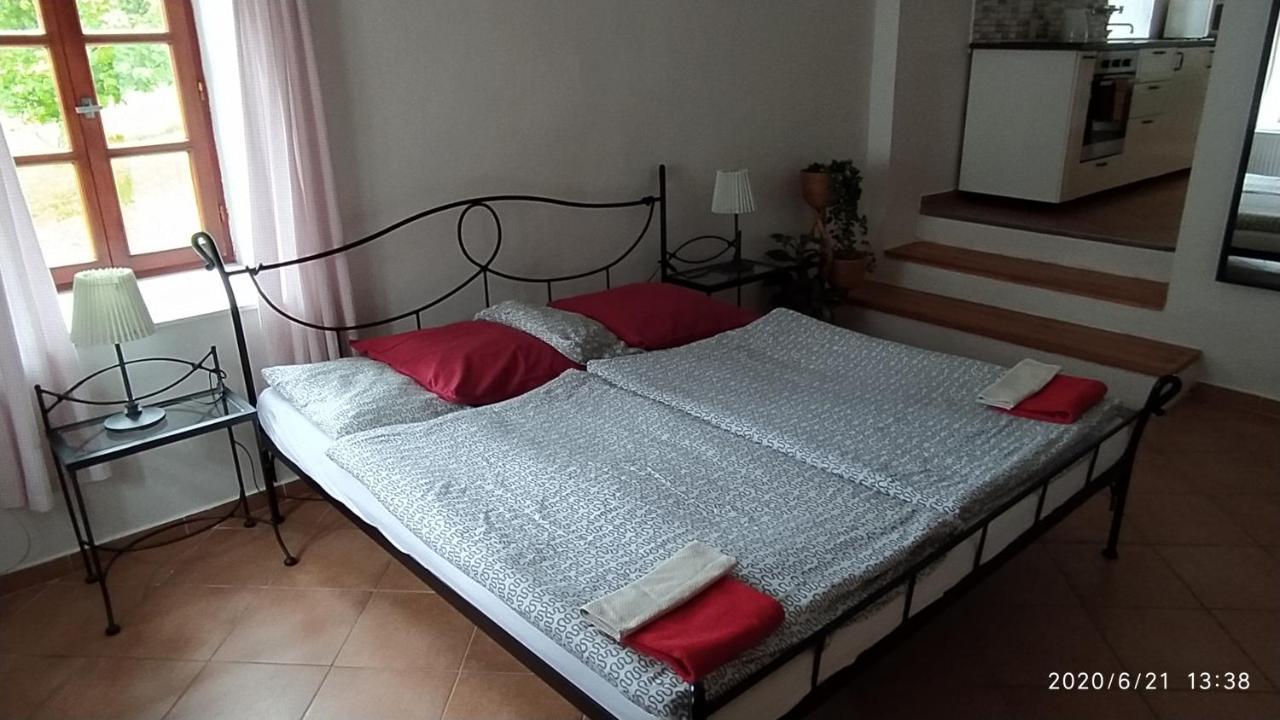 No. 42 Apartment โรเช็มเบิร์ก นาด วัลตาวูว์ ภายนอก รูปภาพ