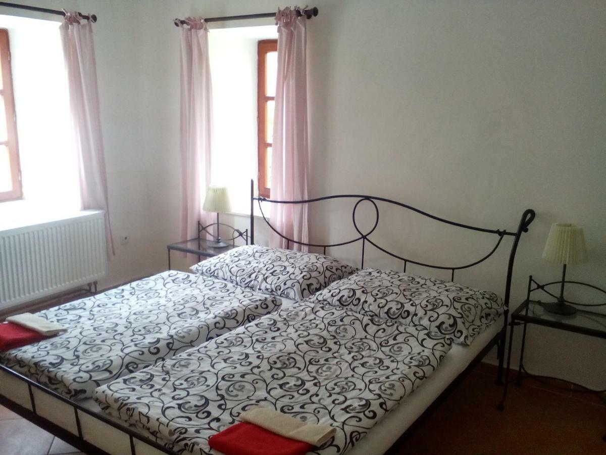 No. 42 Apartment โรเช็มเบิร์ก นาด วัลตาวูว์ ภายนอก รูปภาพ